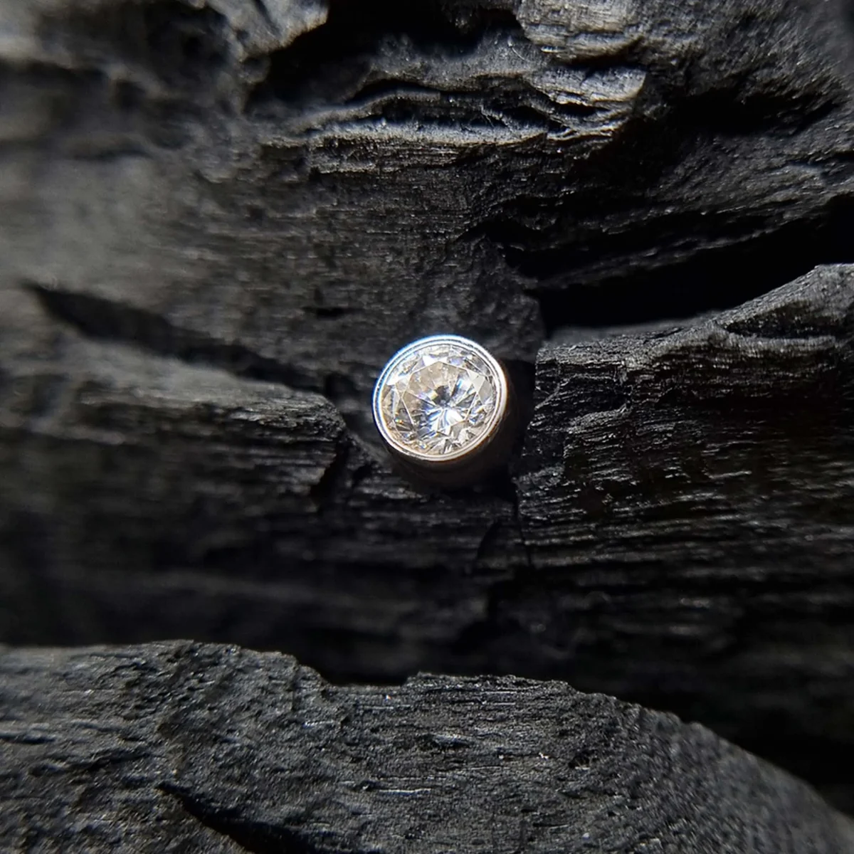 Bezel Set-End White Gold