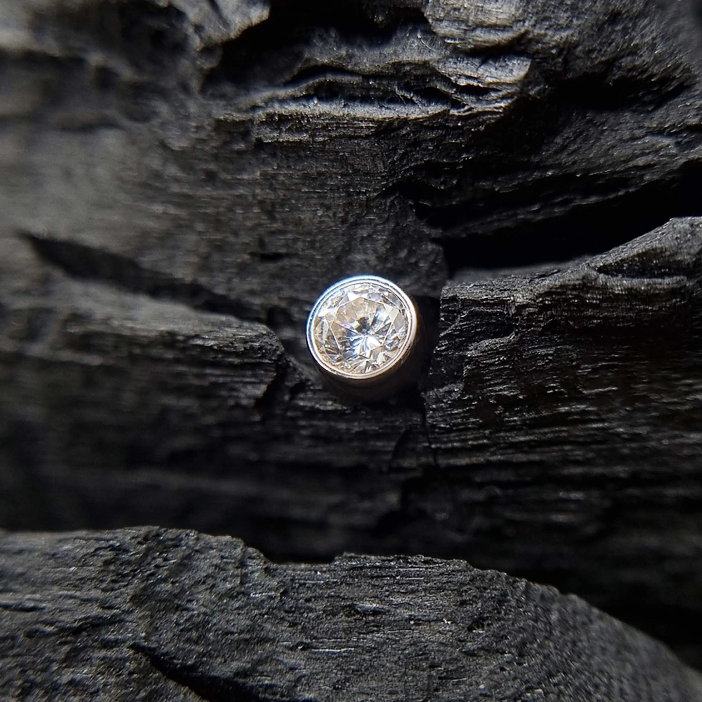 Bezel Set-End White Gold