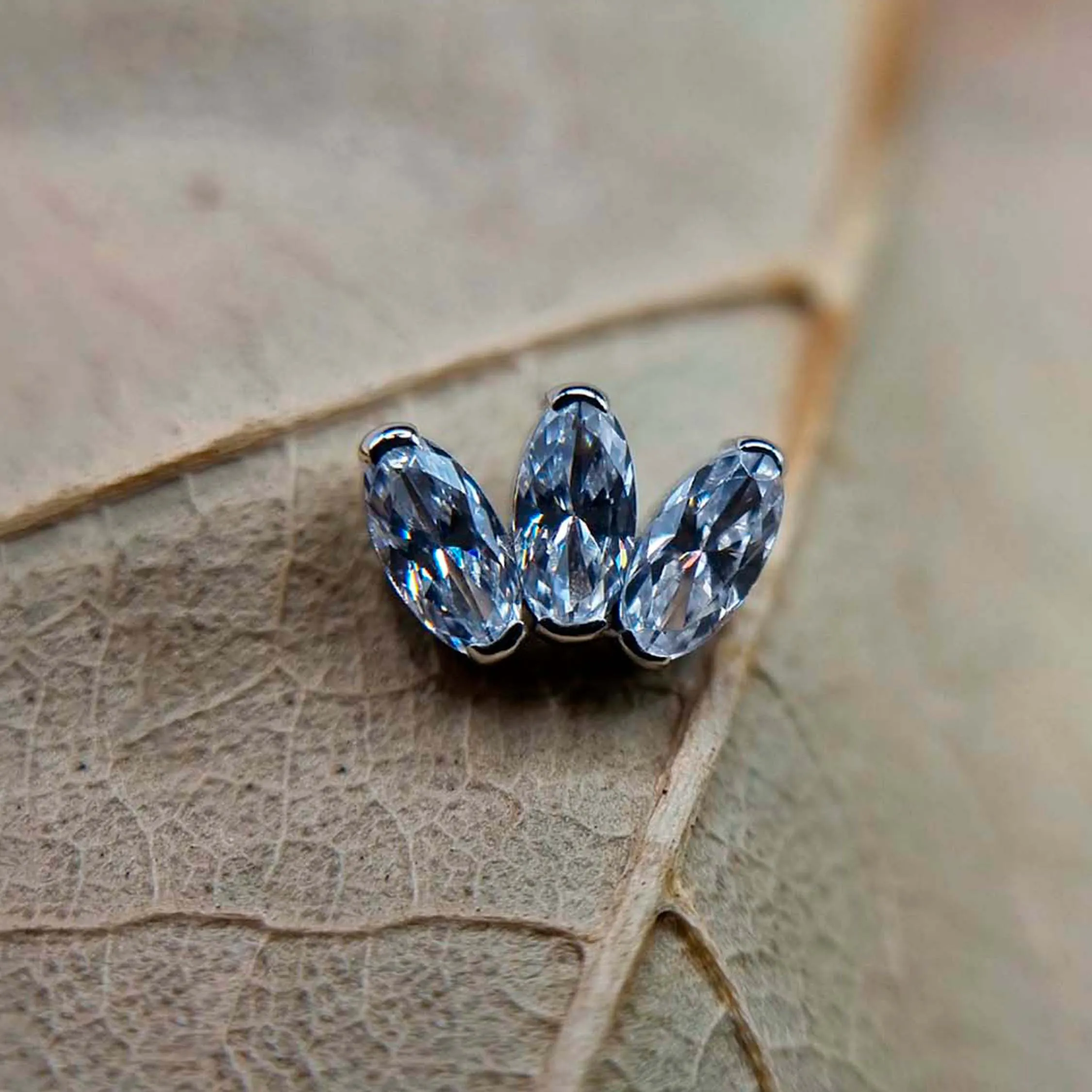 Elise White Gold push pin top