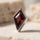Raven – Red Garnet - TRM11169_1